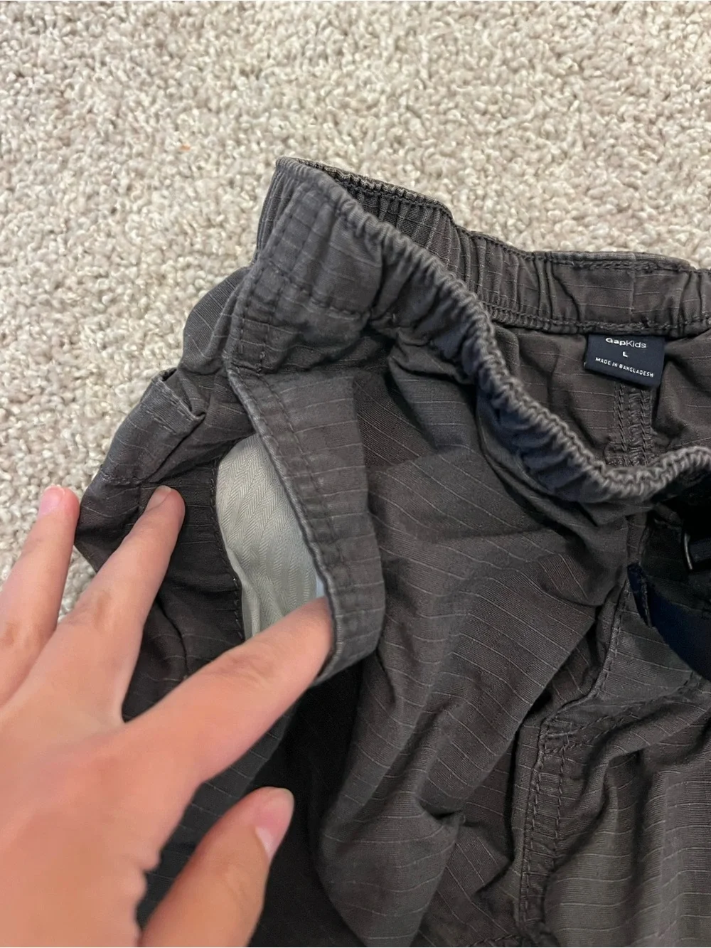 🔘GAP: Boy size L, charcoal shorts w/black belt accent & pockets preowned🔘